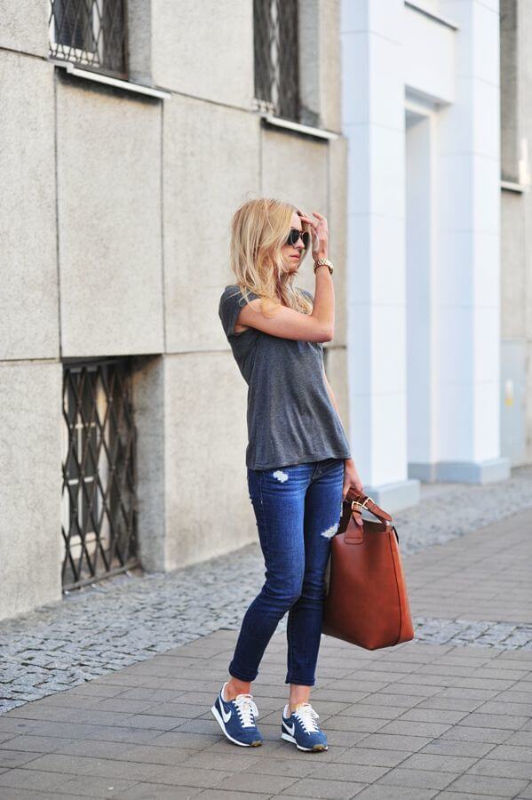 wear sneakers-and-jeans