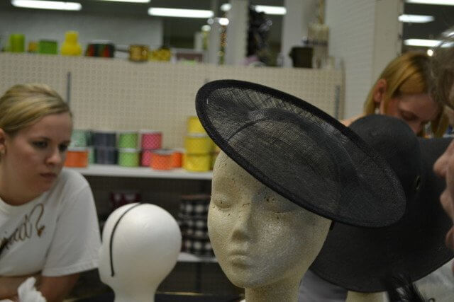 Ein einfacher Leitfaden zur Herstellung Ihres eigenen Derby-Hutes