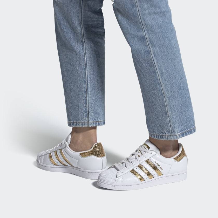adidas sneakers with jeans