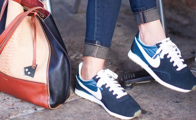 5 Tips on Wearing Sneakers with Jeans 