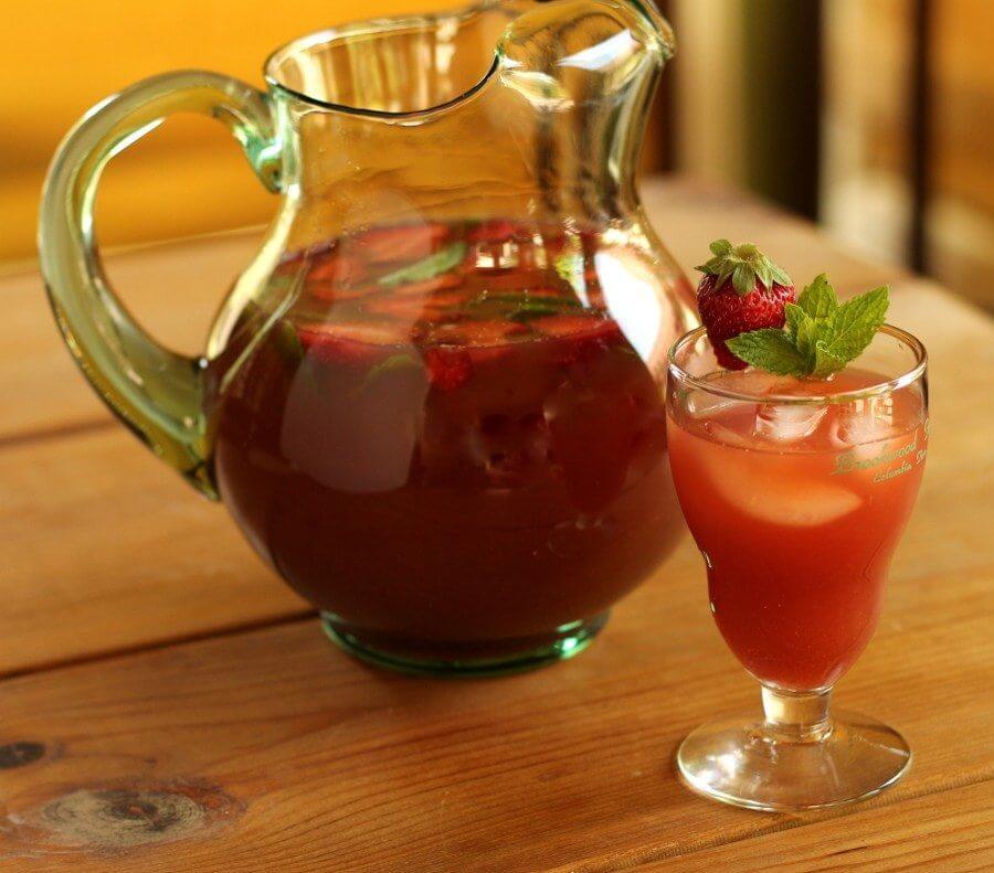 Make a few non-alcohol drinks (such as fresh strawberry iced tea) for 4th of July 