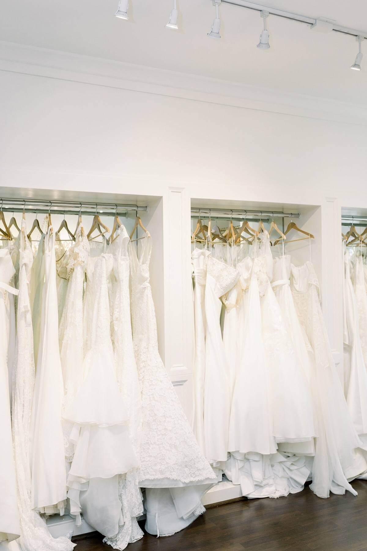 Robes de mariée ivoire et blanche
