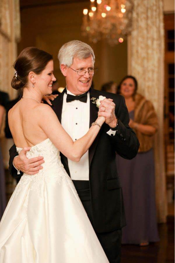 mariée dansant avec son père